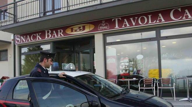 Ladri in azione in due locali spariscono soldi e sigarette