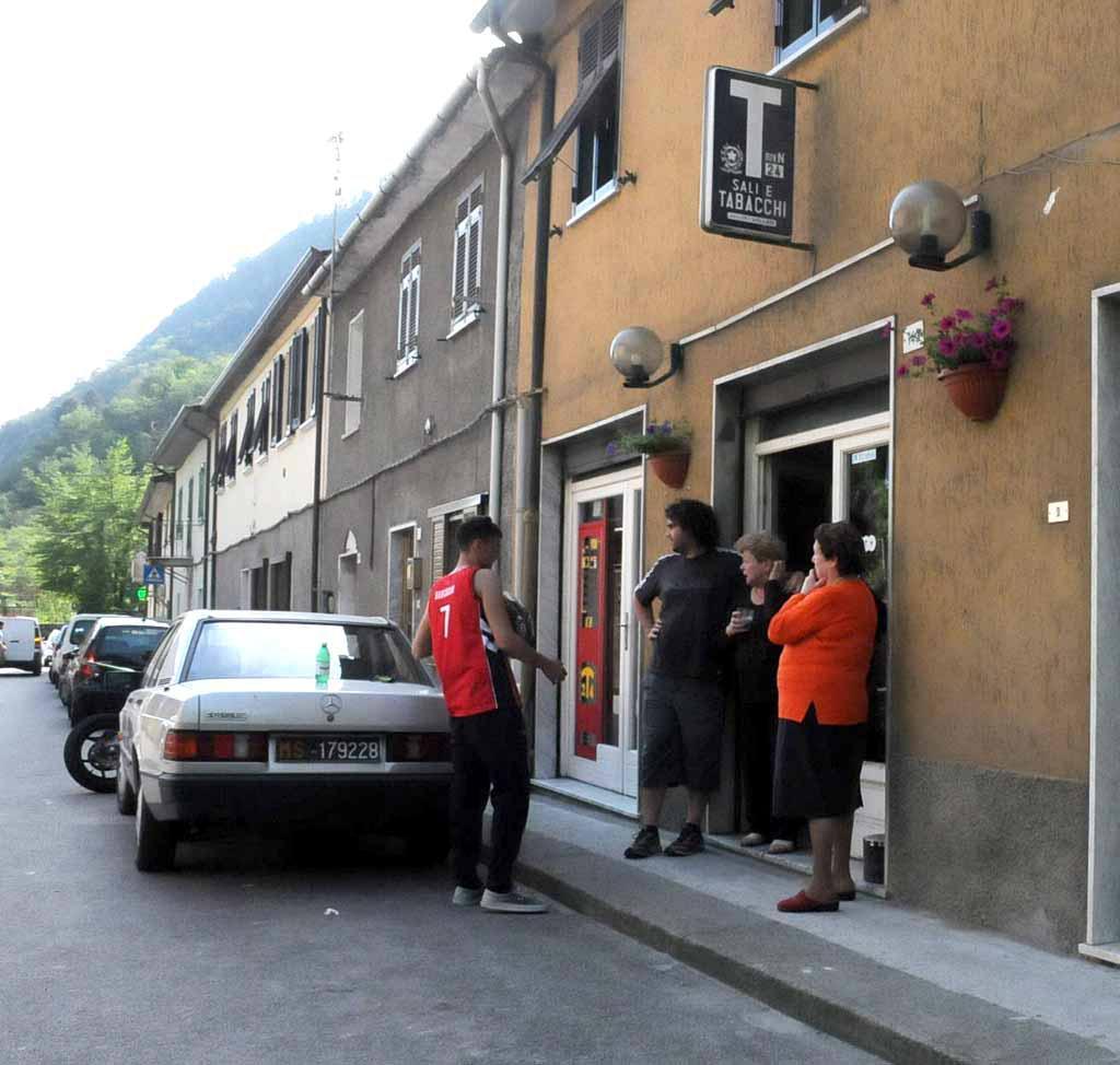 Il bar tabacchi rapinato