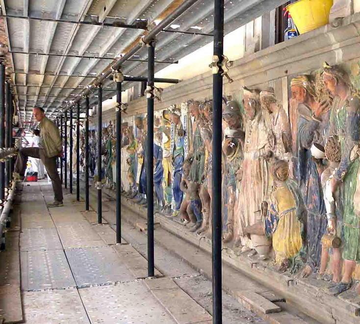 Pistoia, a tu per tu con il Fregio Robbiano 