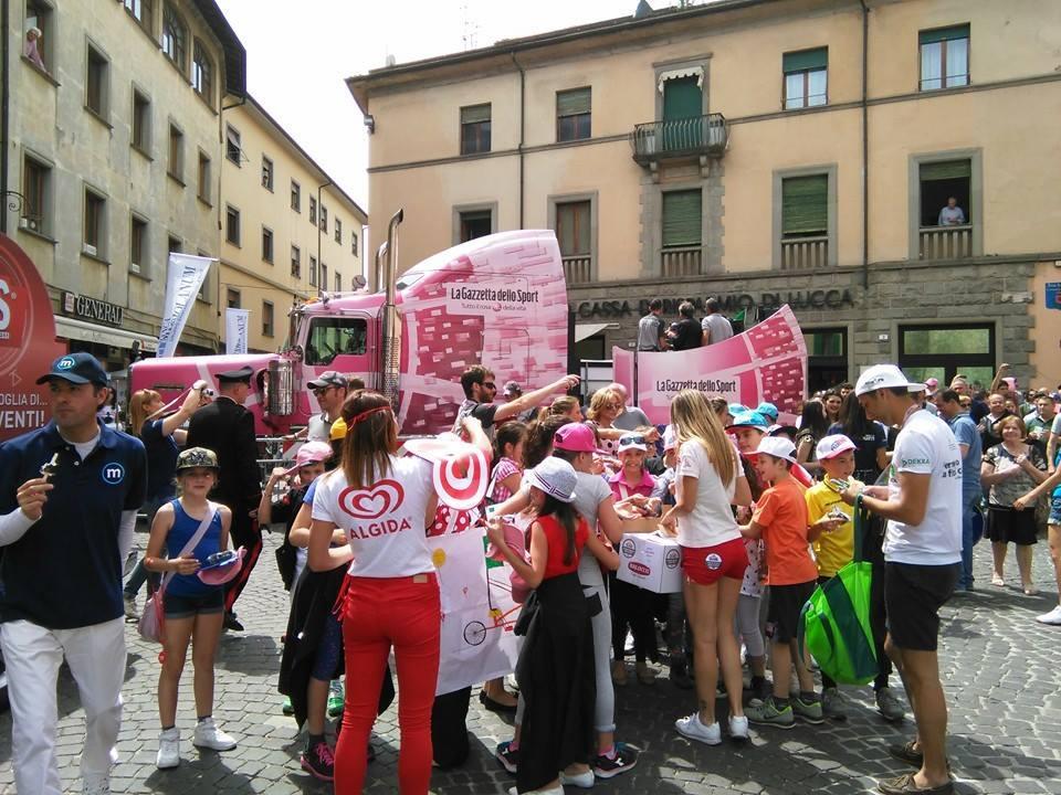 La festa per il Giro a Castelnuovo