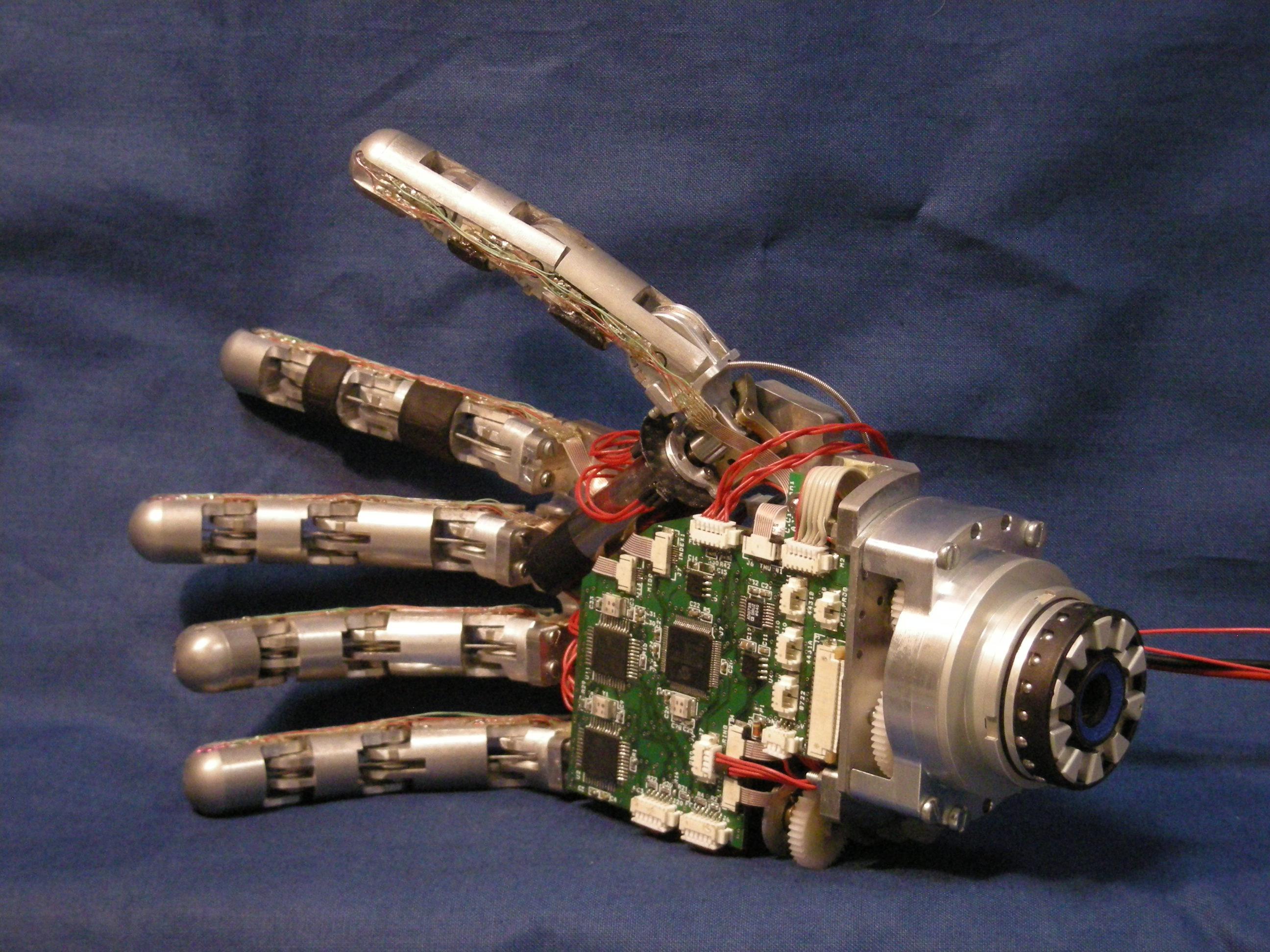 La mano bionica