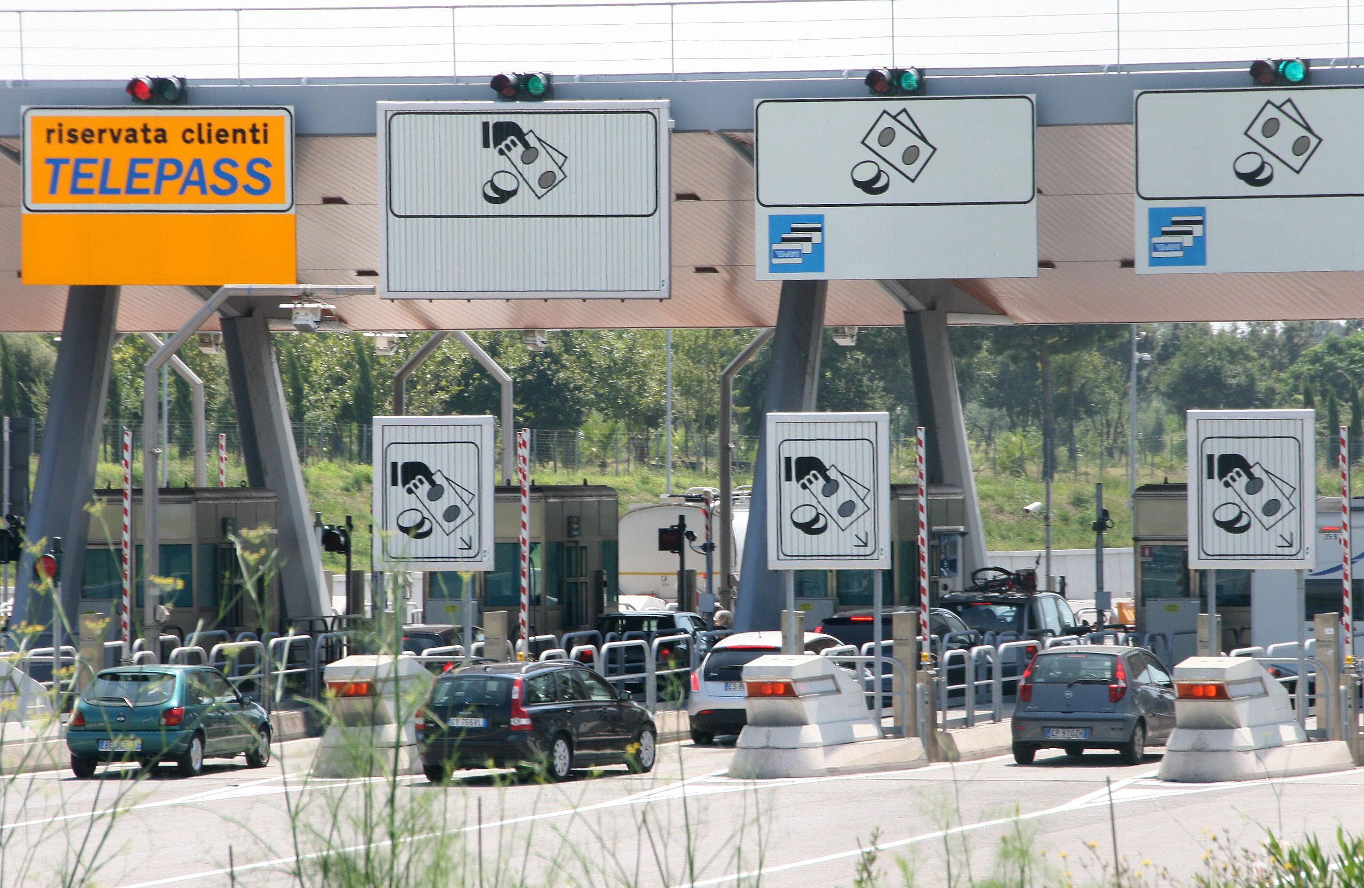 I caselli dell'autostrada Tirrenica a Rosignano