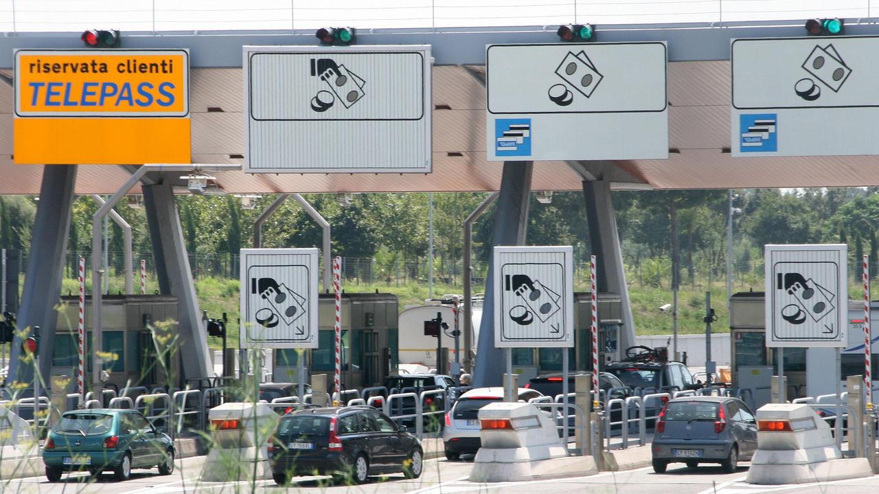 I caselli dell'autostrada Tirrenica a Rosignano