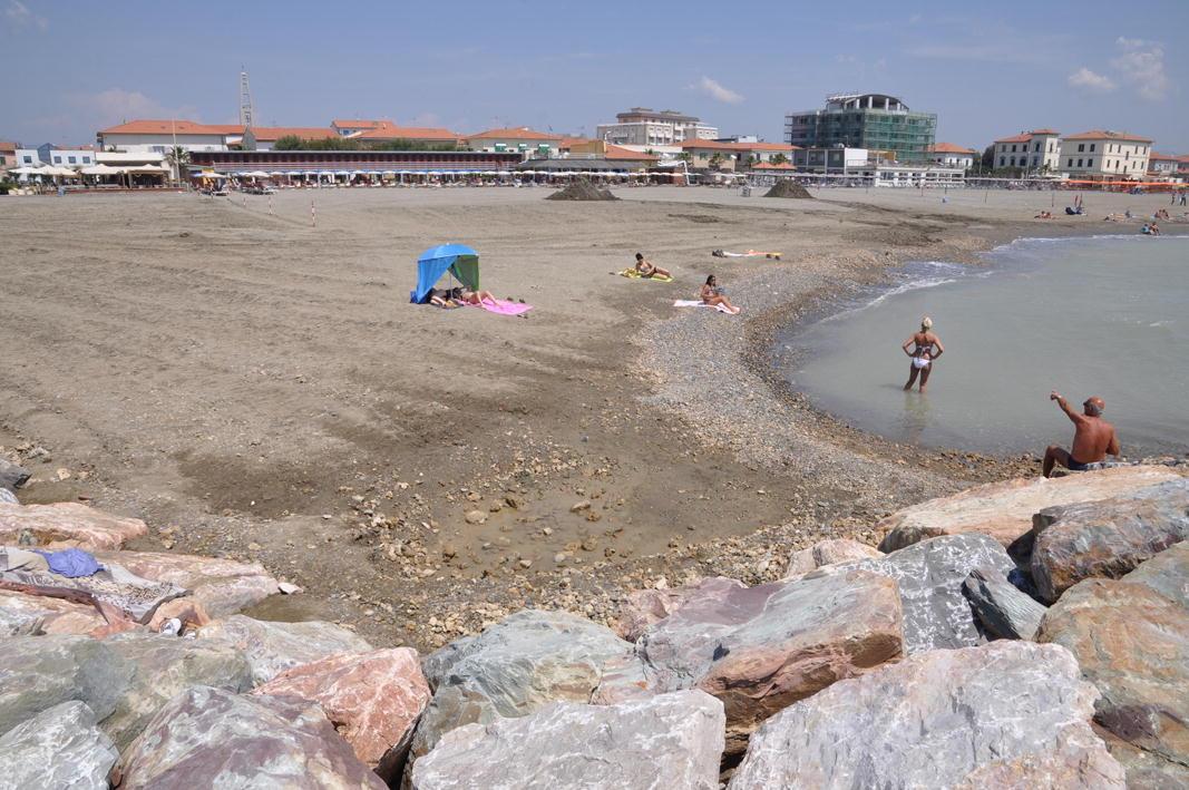 La spiaggia davanti ai bagni Bisori
