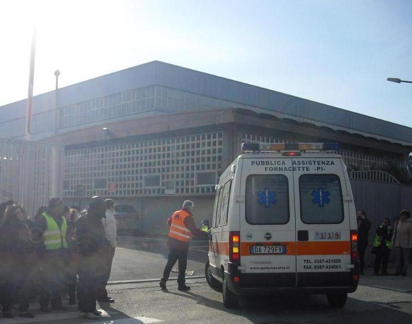 Muore d’infarto sul lavoro mentre pulisce un piazzale 