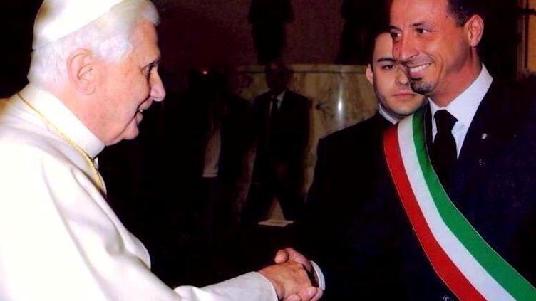 L’ex vice sindaco che fischietta le canzoni di Olivi