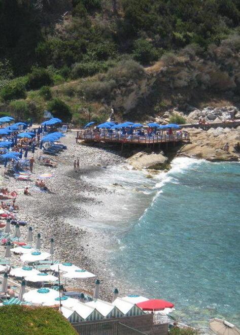 C’è una sola Bandiera blu e va alla spiaggia della Fenicia