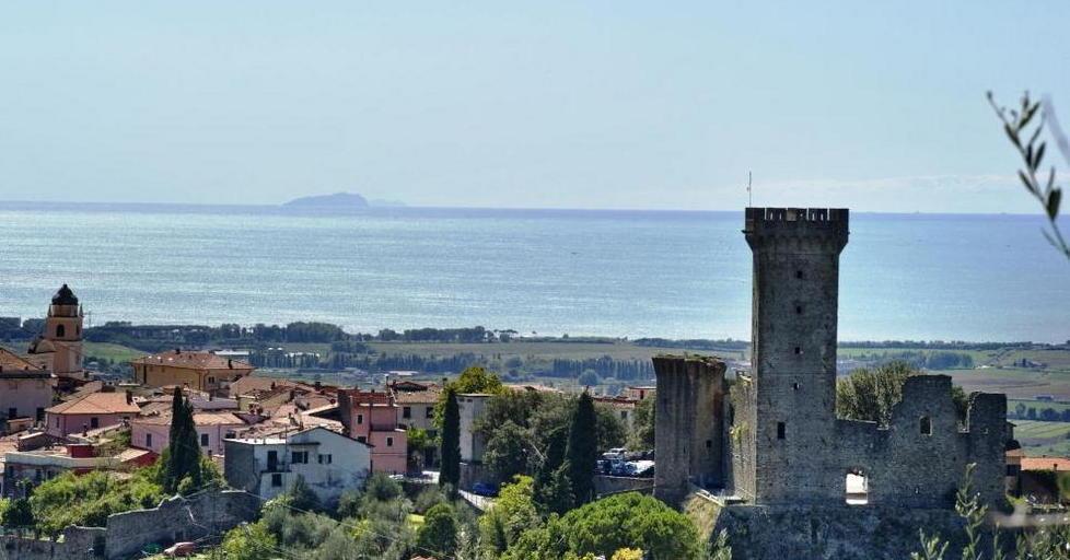 Riapre la Turris con vista mare 