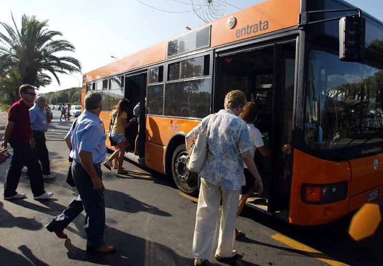 Pensiline e pedane, le fermate dei bus si rifanno il look 