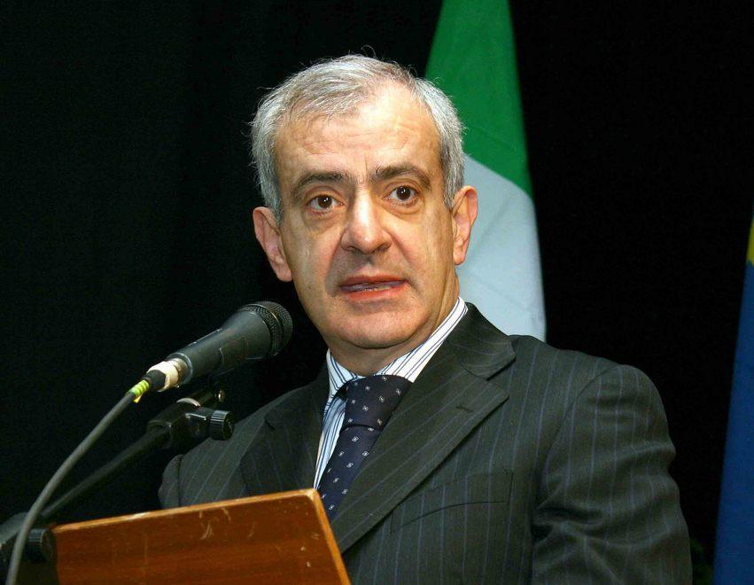 «Il prefetto collaborazionista del governo sugli immigrati» 