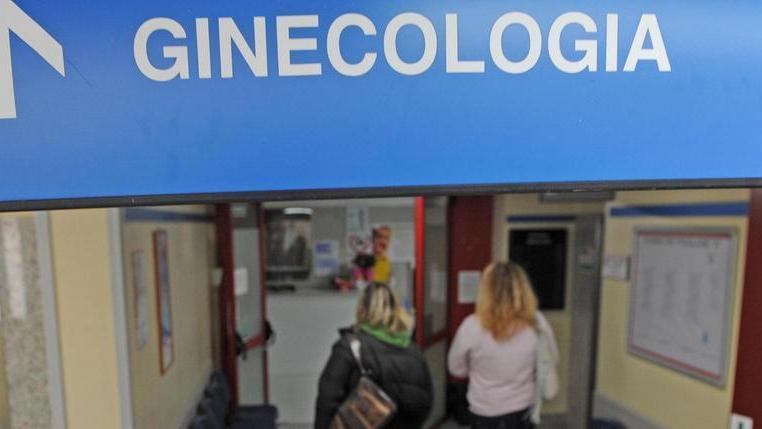 Modena, vive da 5 anni con un tubo dimenticato nell'utero