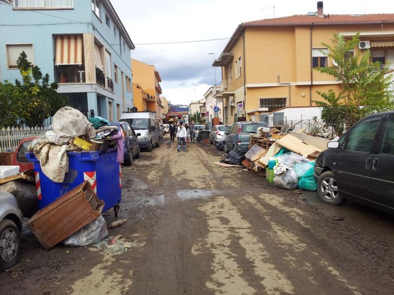 Una strada di Olbia il giorno dopo l'alluvione del 2013