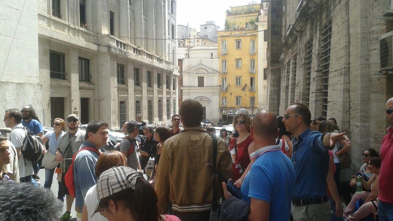 I lavoratori del call center sotto alle finestre del Mise