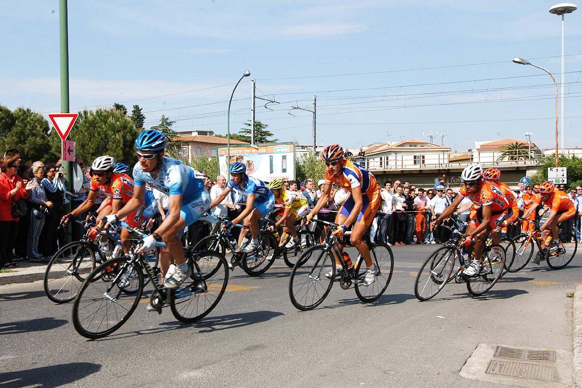 Il passaggio del Giro d'Italia a Grosseto nel 2005 (foto Bf)