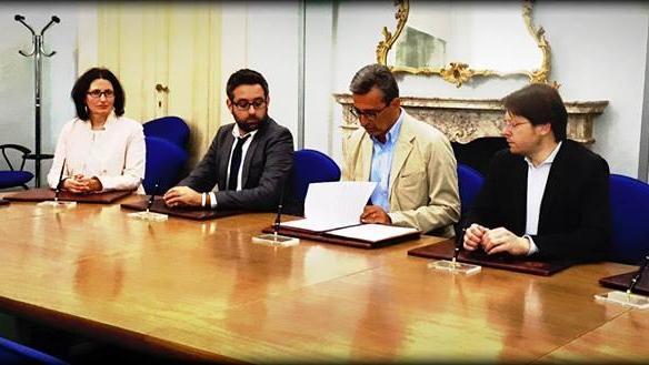 La foto dell'incontro pubblicata sulla pagina Facebook del sindaco di Colle