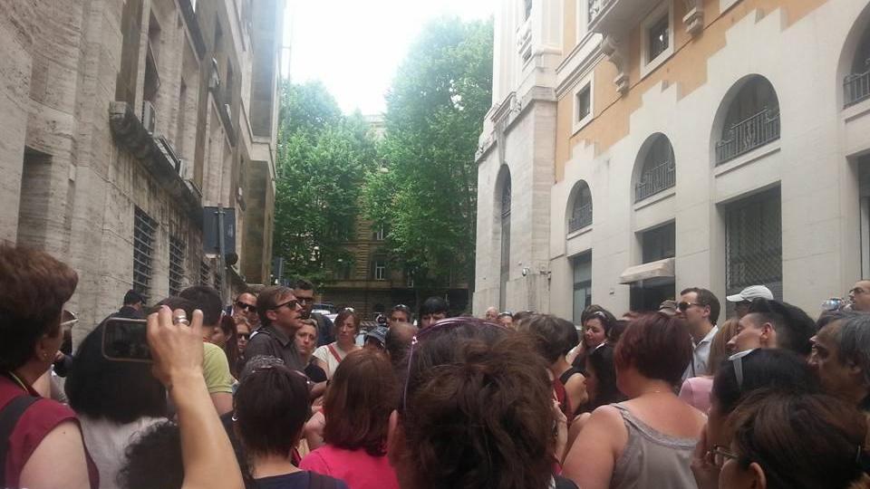 I lavoratori del call center davanti al ministero