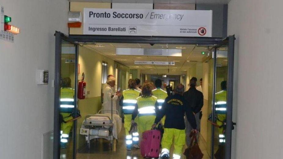 Reagisce alla rapina e lo mette in fuga