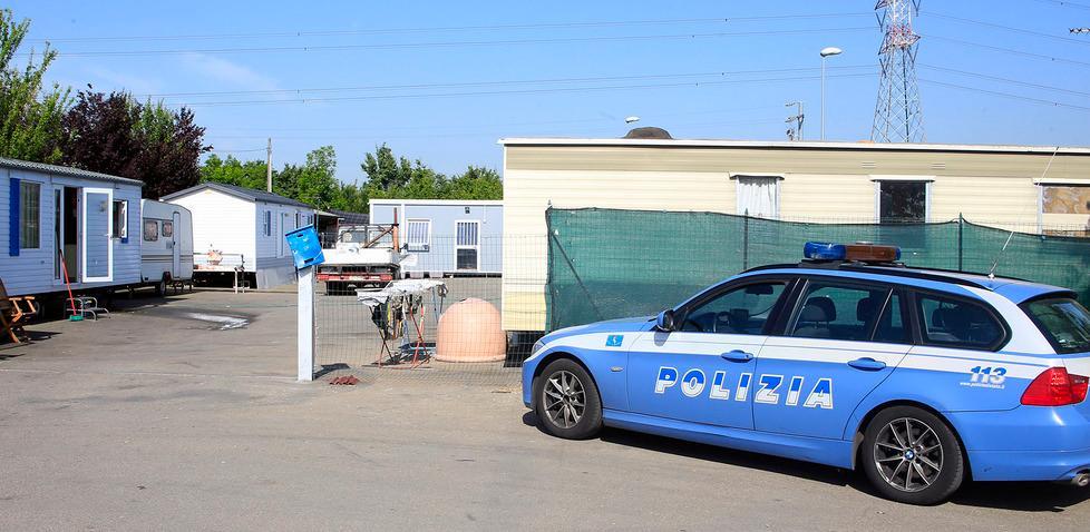Blitz nei campi nomadi: dieci denunce e sequestri 