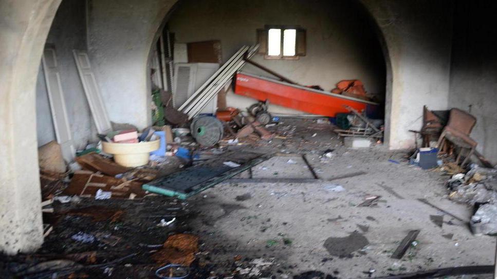 Vandalismi e un incendio nell’ex sede della Zetagas