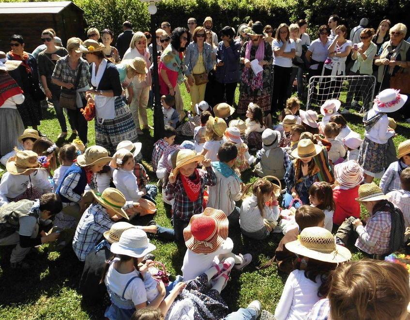 Al Romito si canta il maggio con i bambini in corteo