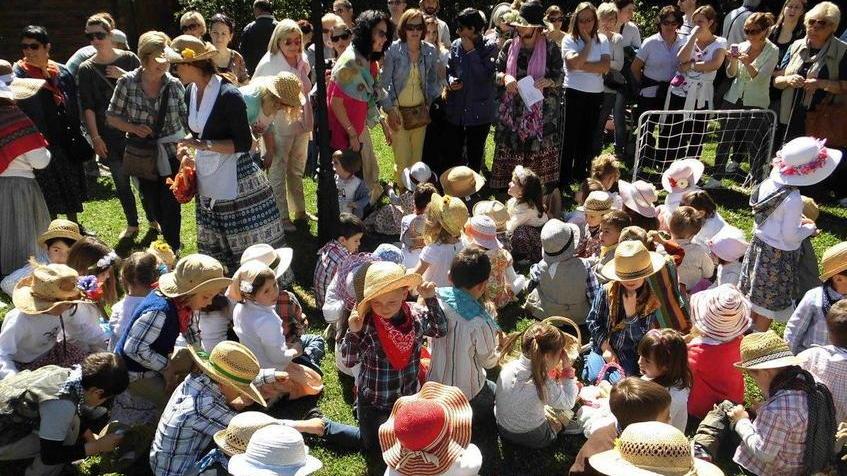 Al Romito si canta il maggio con i bambini in corteo