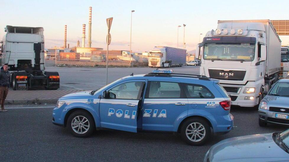 Sequestrato un camion pieno di materiale edile rubato
