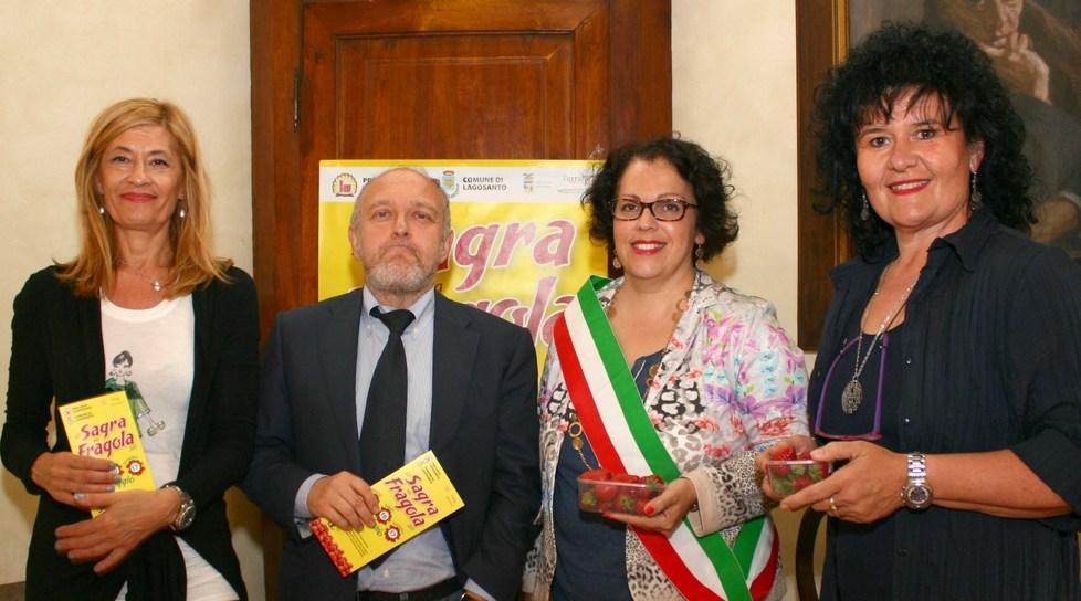 Un paese fa festa con le sue fragole