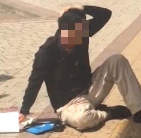 Preso a martellate alla fermata del bus 