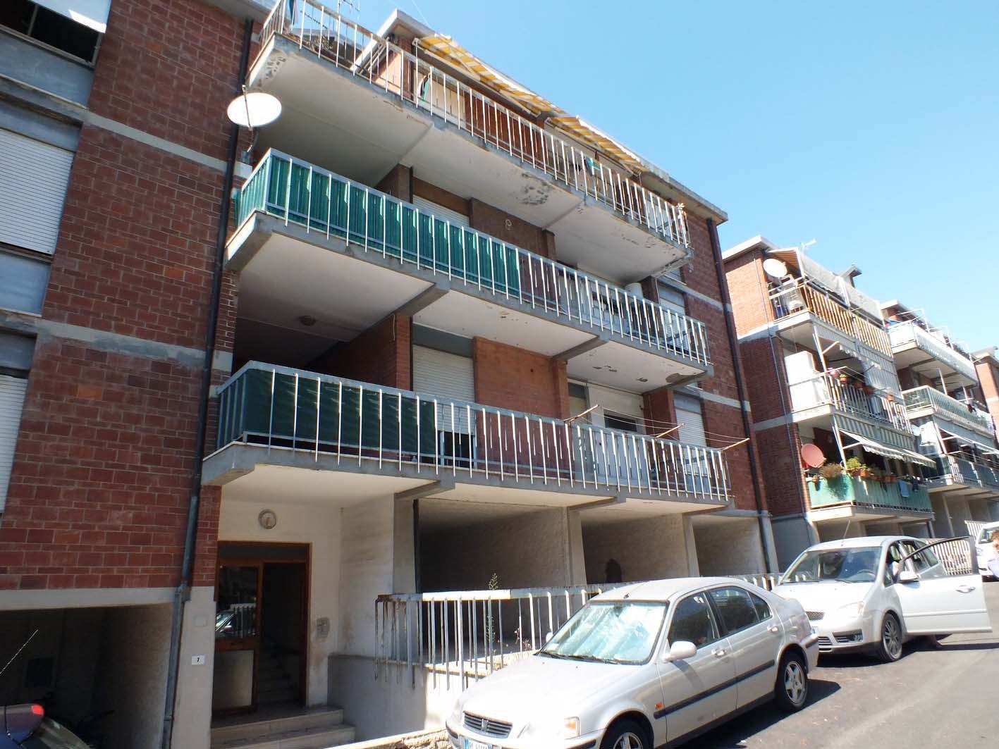 Il palazzo di via Tobagi (foto d'archivio)
