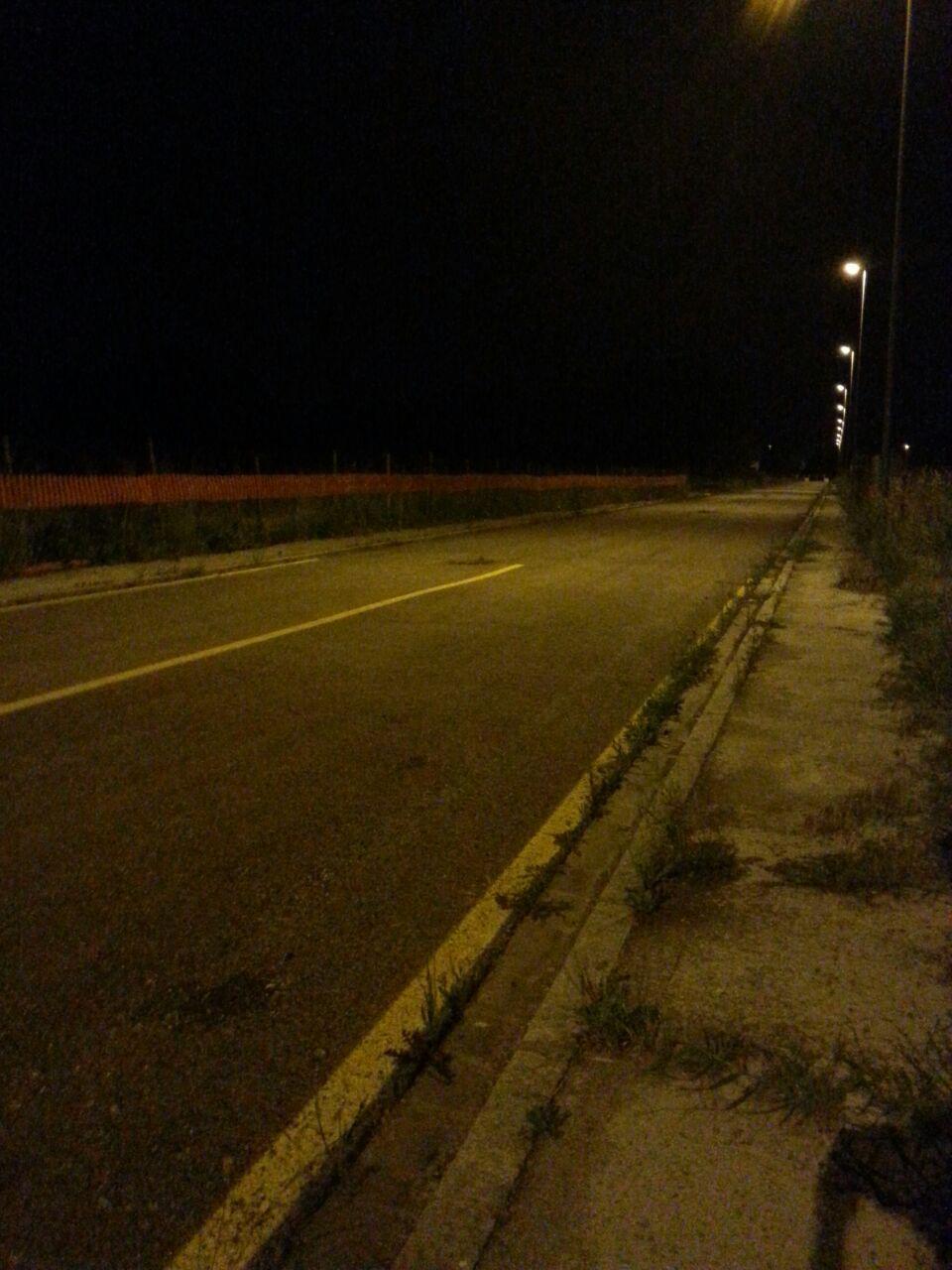 Una delle nuove strade di Tobbiana inutilmente illuminate