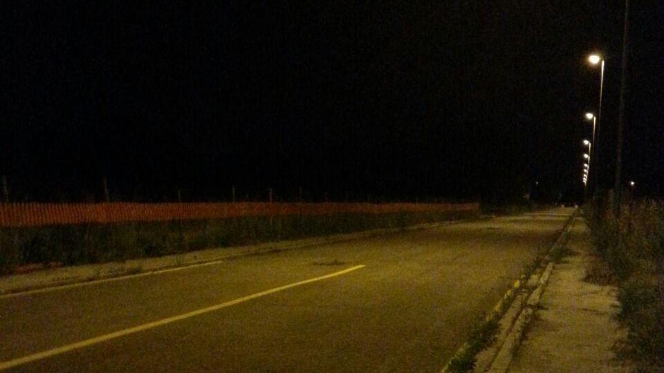 Una delle nuove strade di Tobbiana inutilmente illuminate