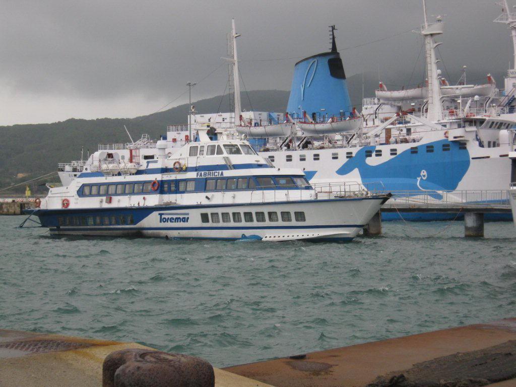Aliscafo fermo in porto per maltempo