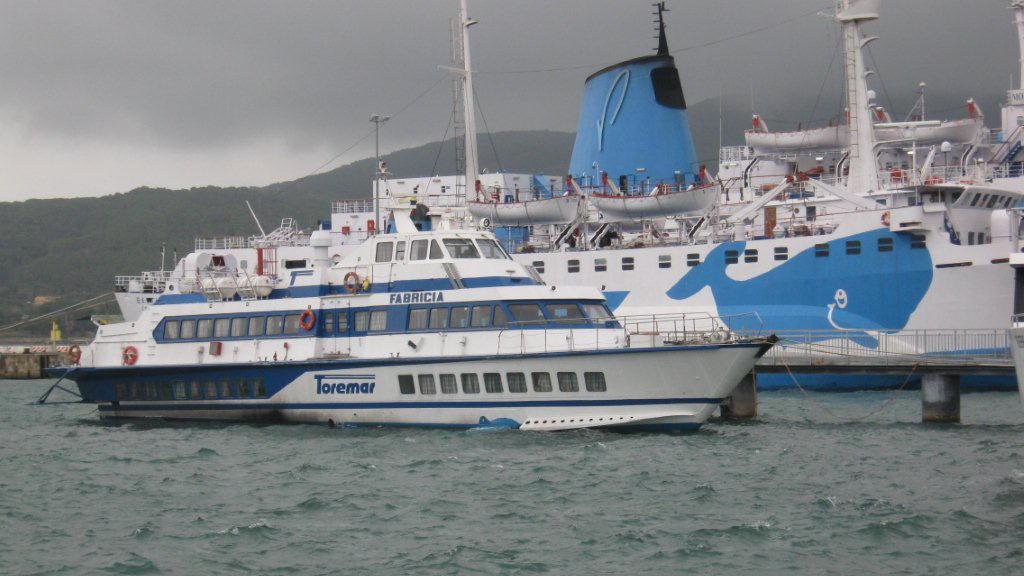 Aliscafo fermo in porto per maltempo