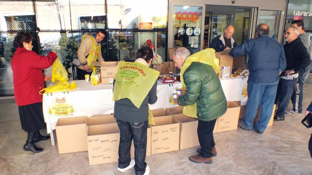 Una colletta alimentare Coop (foto d'archivio)