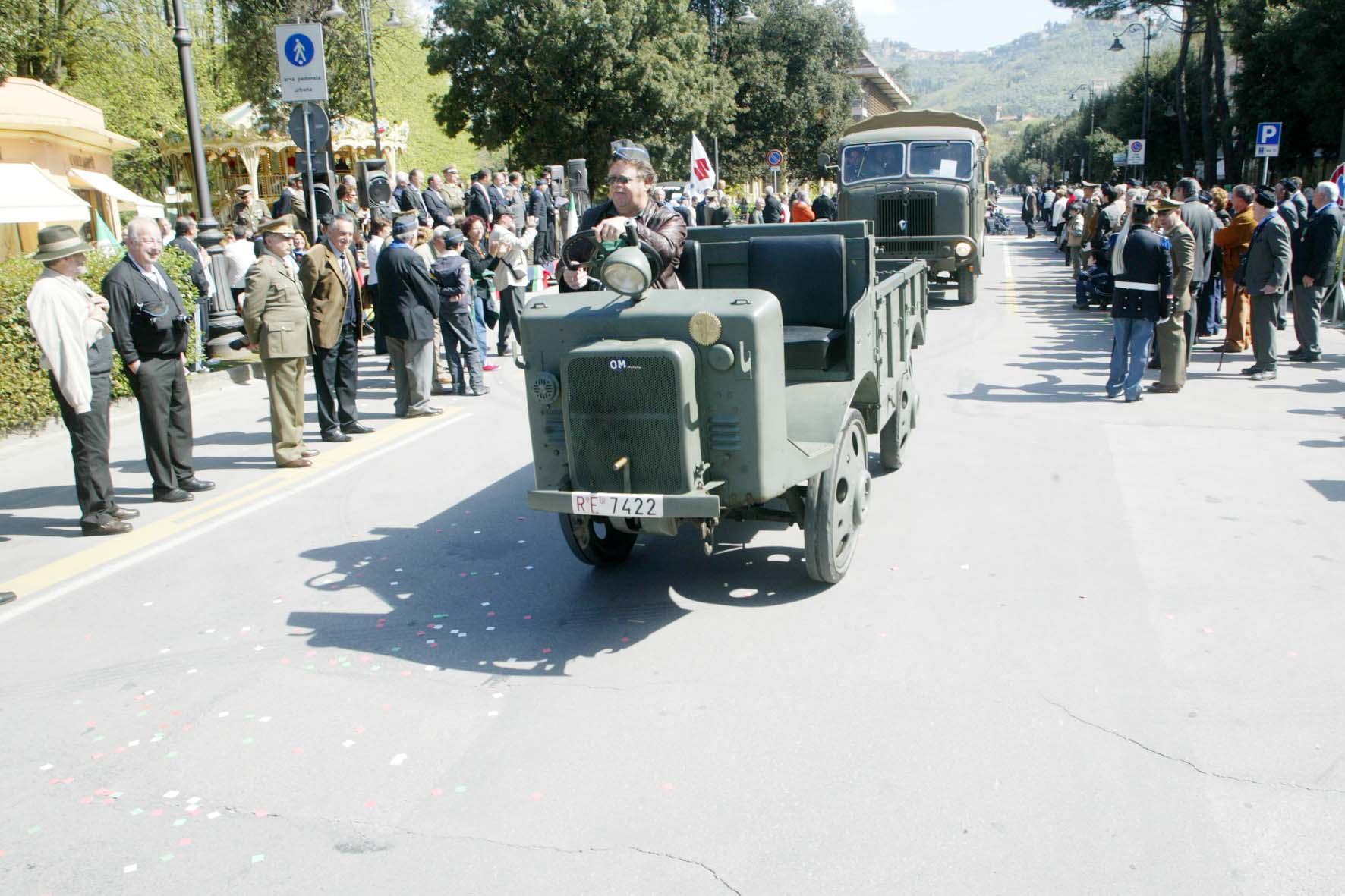 Sfilata di mezzi d'epoca per i 100 anni della Prima Guerra Mondiale