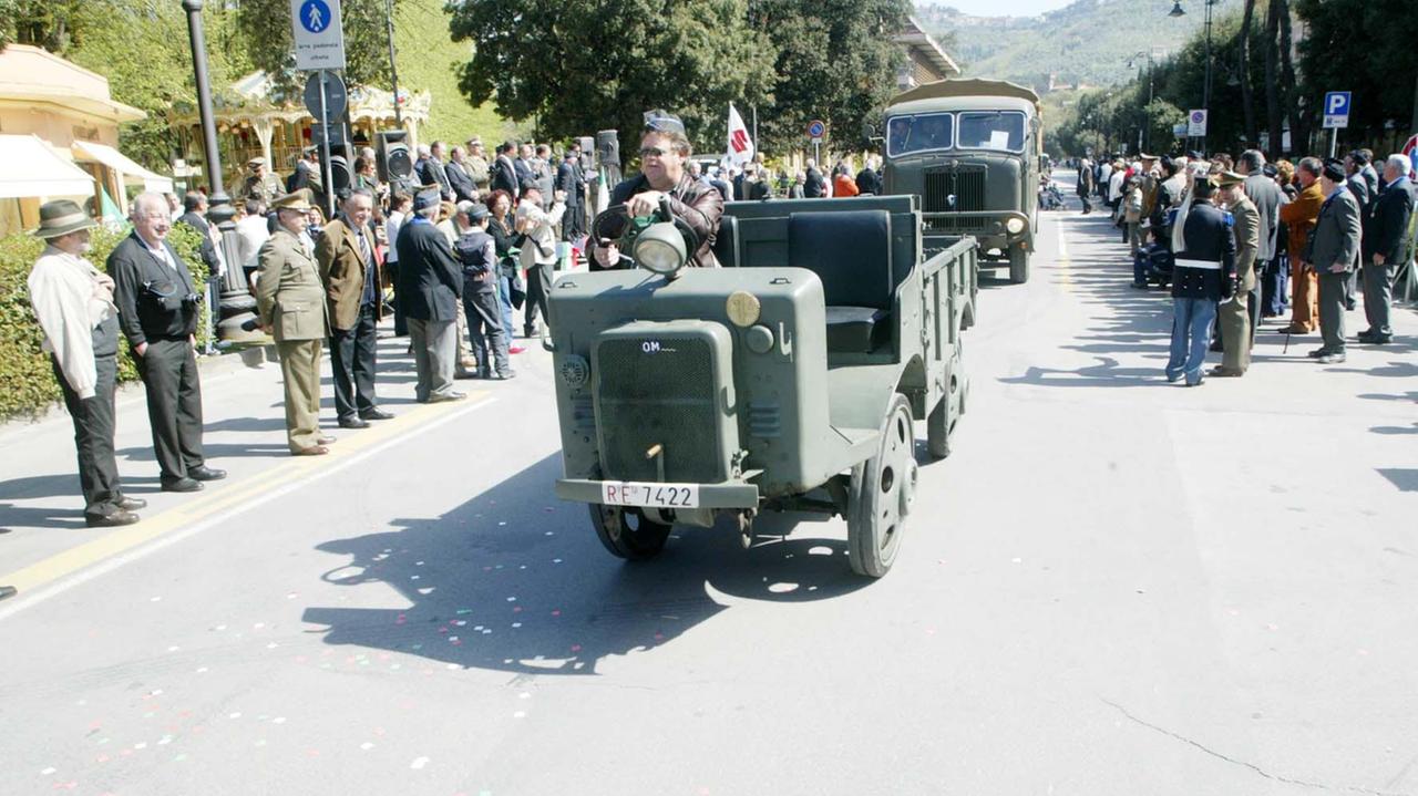 Sfilata di mezzi d'epoca per i 100 anni della Prima Guerra Mondiale