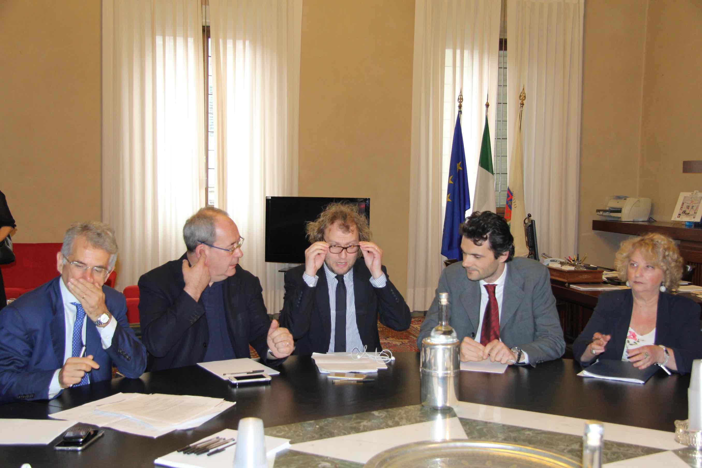 Da sinistra i sottosegretari Ferri, Giacomelli e Lotti, il sindaco Biffoni e il prefetto Simonetti
