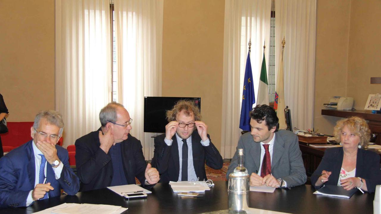 Da sinistra i sottosegretari Ferri, Giacomelli e Lotti, il sindaco Biffoni e il prefetto Simonetti
