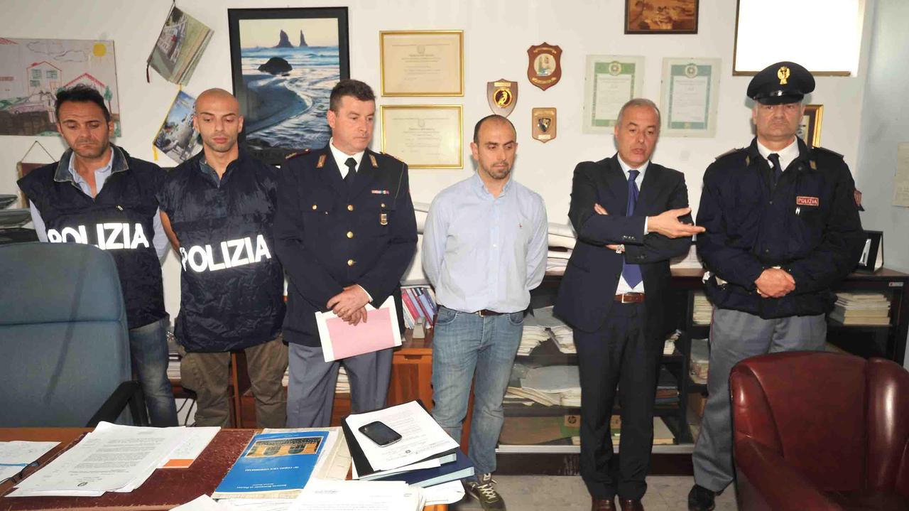 La conferenza stampa col capo di gabinetto della questura di Pistoia, Paolo Cutolo (Foto Gori)