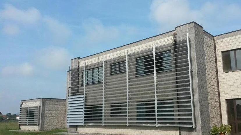 La scuola che si difende dal caldo