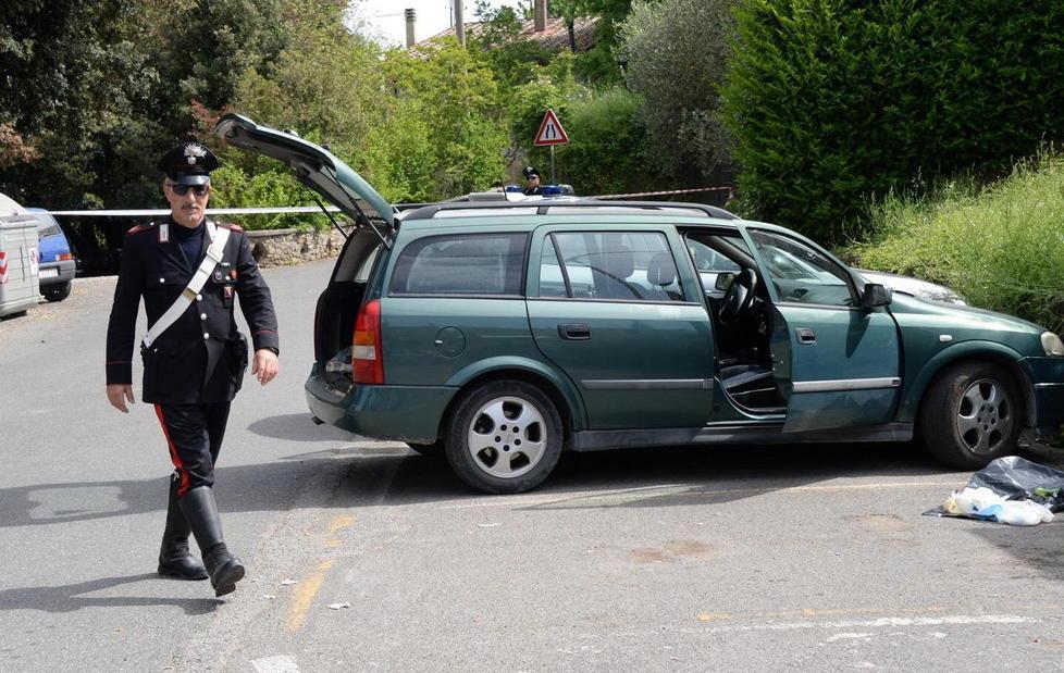 Trovato morto sulla sua auto 