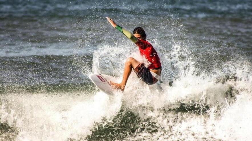 Il grande surf ritorna a emozionare la Versilia