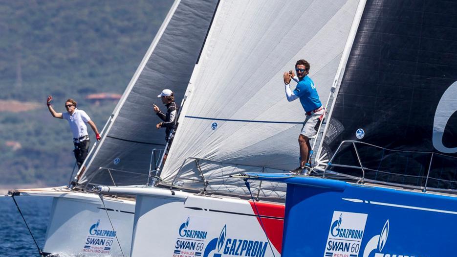 Il team di Bronenosec vola nella regata dello Swan 60