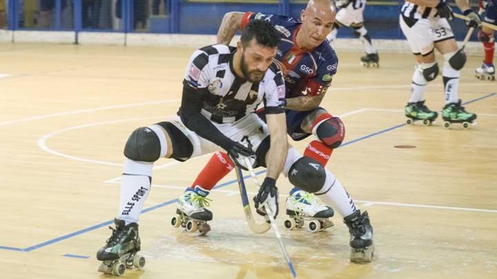 Fernando Montigel tallonato da Pedro Gil durante garauno del derby scudetto (foto Gabriele Baldi)
