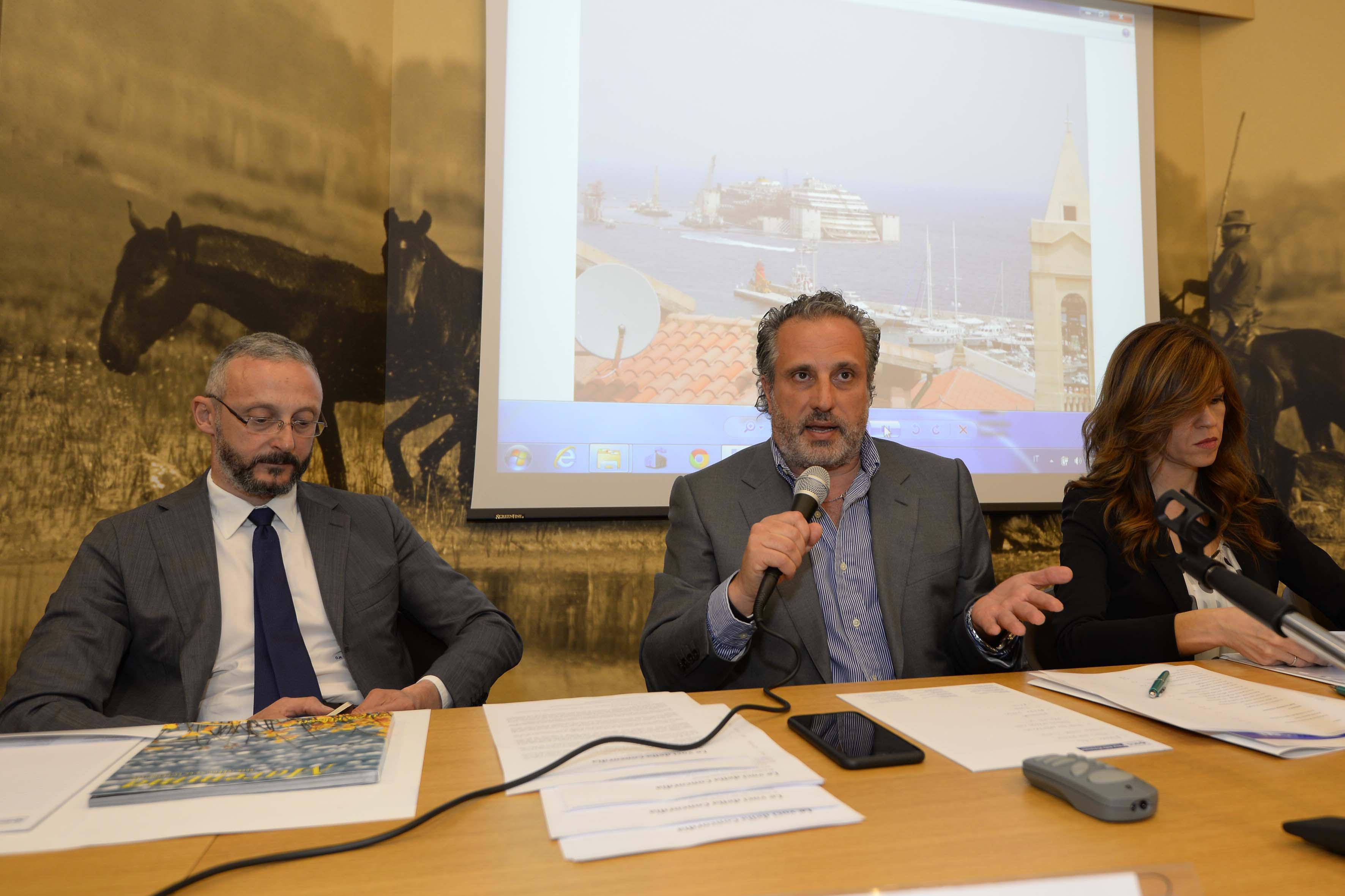 Un momento della presentazione del libro: Omar Monestier, Guido Fiorini e Angela Cipriano