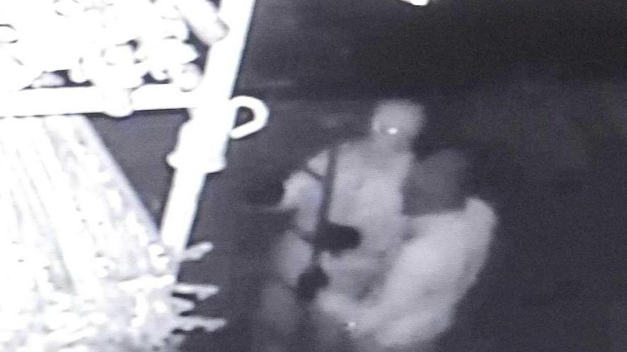 Ladri svuotano magazzino via cellulari per 60.000 euro