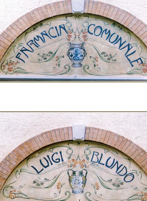 Restaurate le lunette della farmacia Blundo