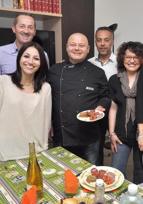 Un ristorante in casa da muratore in crisi si reinventa cuoco 