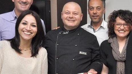 Un ristorante in casa da muratore in crisi si reinventa cuoco