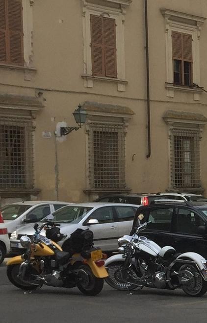  Moto di stranieri lasciate in sosta negli stalli-residenti